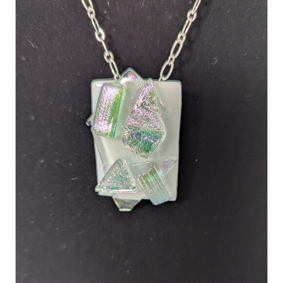 White fused + iridescent glass aurora Pin/Pendant SP 20" chain 11/4" x 1 3/4" - Picture 5 of 10